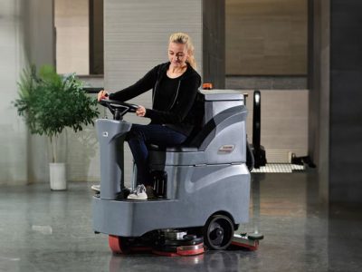 GM Mini. Lavadora mediana a baterías de operador sentado