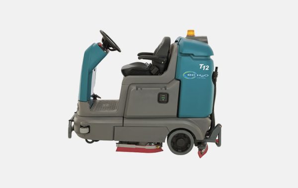 T12.  Lavadora grande a baterías de operador sentado